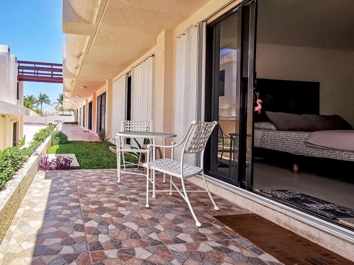 Villa Aurora Beautiful Beachfront Apartment Cancun